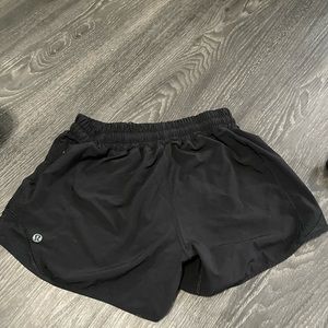 Size 6 Black hotty hots 2.5”